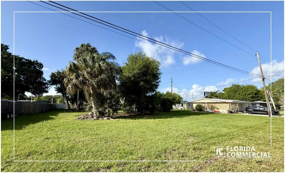 371 Smallwood Ave, Fort Pierce, FL à vendre - Photo principale – Image 1 sur 34
