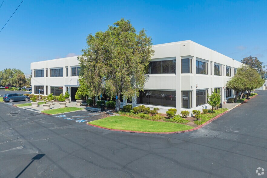 42840 Christy St, Fremont, CA à louer - Photo de l’immeuble – Image 2 sur 8