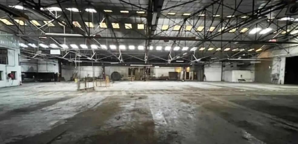 Local d'activités dans Thiverval-Grignon à vendre - Photo de l’immeuble – Image 2 sur 11