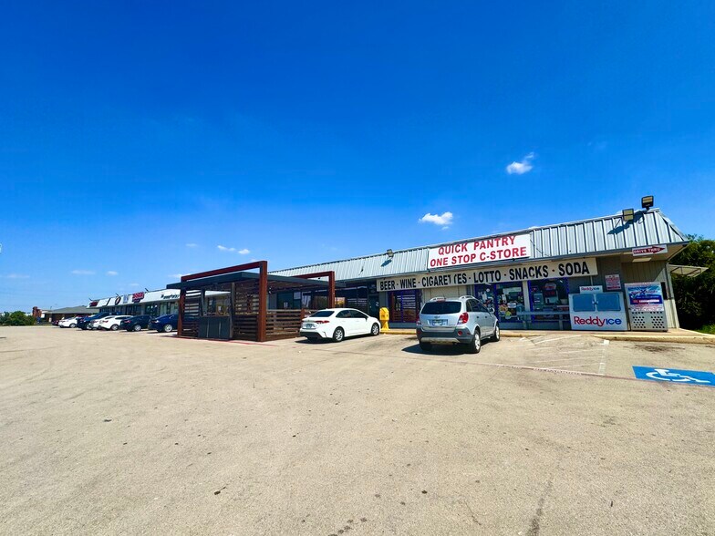 800-832 N Crowley Rd, Crowley, TX à louer - Photo de l’immeuble – Image 2 sur 4