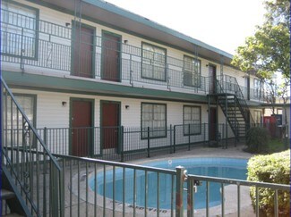 Plus de détails pour 1402 E Saint Johns Ave, Austin, TX - Logement à vendre