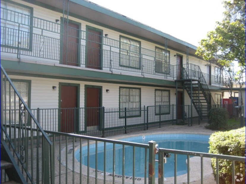 1402 E Saint Johns Ave, Austin, TX à vendre Photo de l’immeuble– Image 1 sur 6
