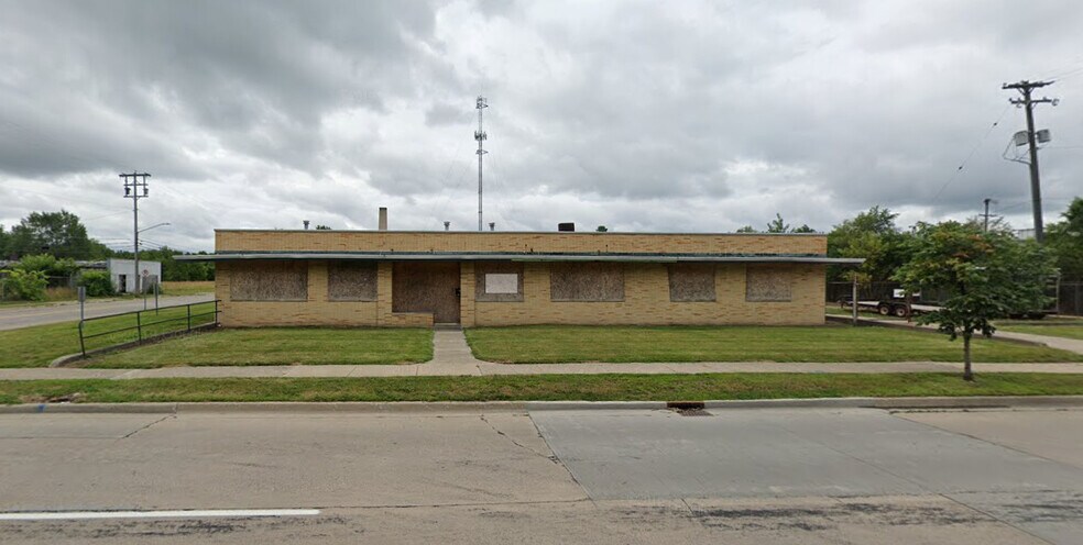 1900 E Holland Ave, Saginaw, MI à vendre - Photo de l’immeuble – Image 1 sur 43