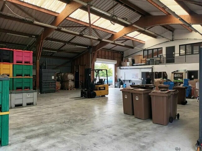 Plus de détails pour Local d’activités à vendre