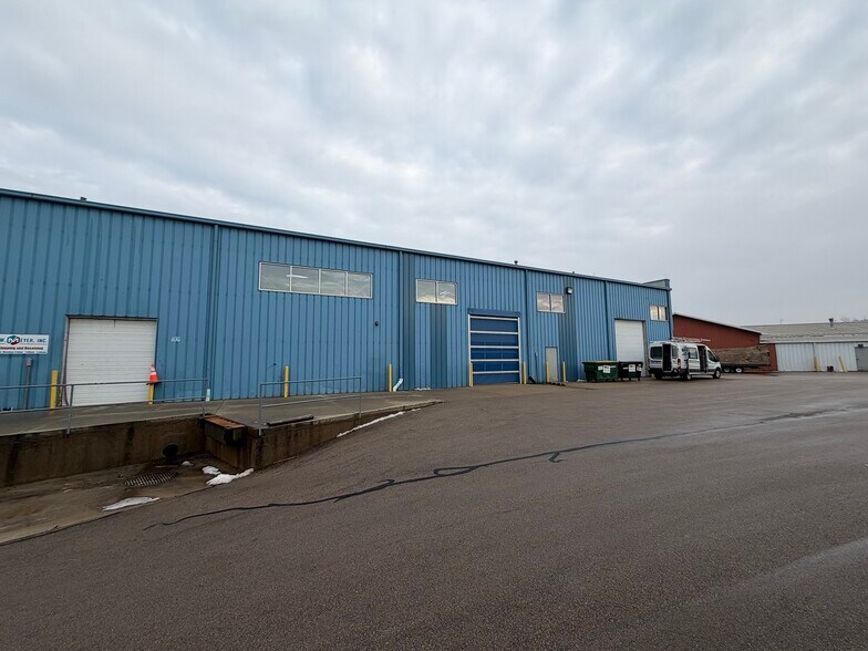 3964-3980 Commercial Ave, Madison, WI à louer - Photo de l’immeuble – Image 2 sur 4