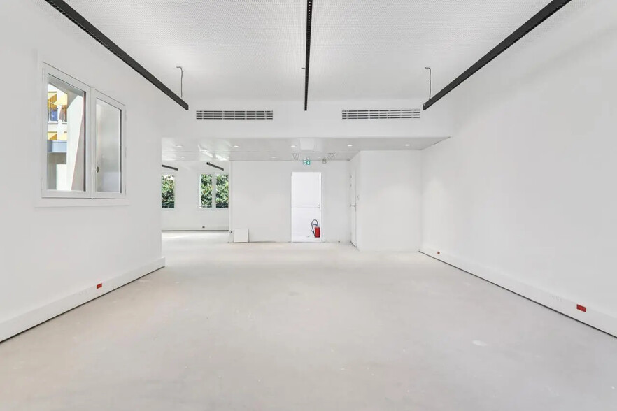 42 Rue De Bassano, Paris à louer - Photo intérieure – Image 3 sur 8