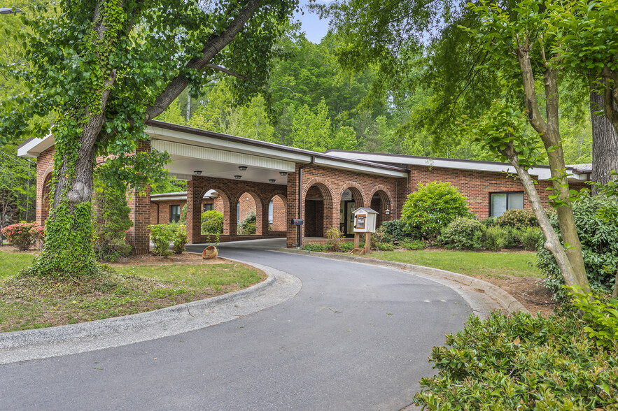 5900 Bethabara Park Blvd, Winston-Salem, NC à vendre - Photo de l’immeuble – Image 2 sur 42
