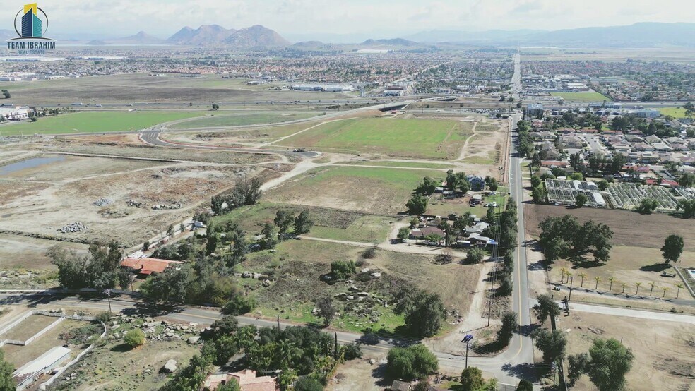 NE Corner of Nuevo Rd and Webster Ave, Perris, CA à vendre - Vidéo sur l’annonce professionnelle – Image 2 sur 6