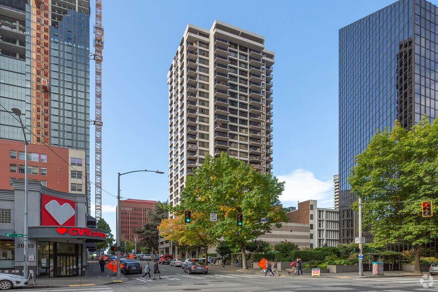 2106 3rd Ave, Seattle, WA à louer - Photo de l’immeuble – Image 2 sur 4