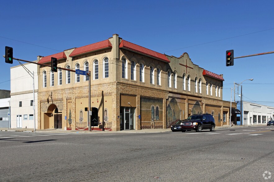 102 W Main St, Shawnee, OK à vendre - Photo principale – Image 1 sur 26