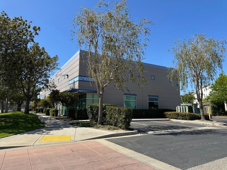 1601 Ives Ave, Oxnard, CA à vendre - Photo de l’immeuble – Image 2 sur 21