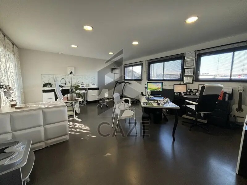 Bureau dans Fargues-Saint-Hilaire à vendre Photo intérieure– Image 1 sur 4