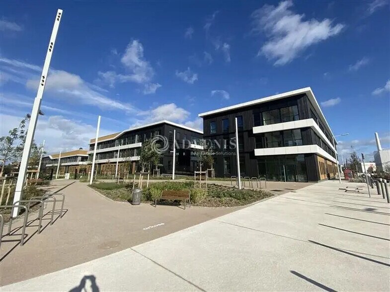 Bureau dans Nanterre à louer - Photo de l’immeuble – Image 1 sur 12