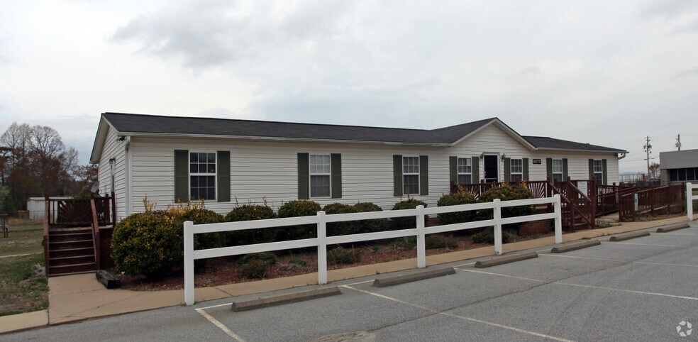 5077 Hendersonville Rd, Fletcher, NC à louer - Photo principale – Image 1 sur 7