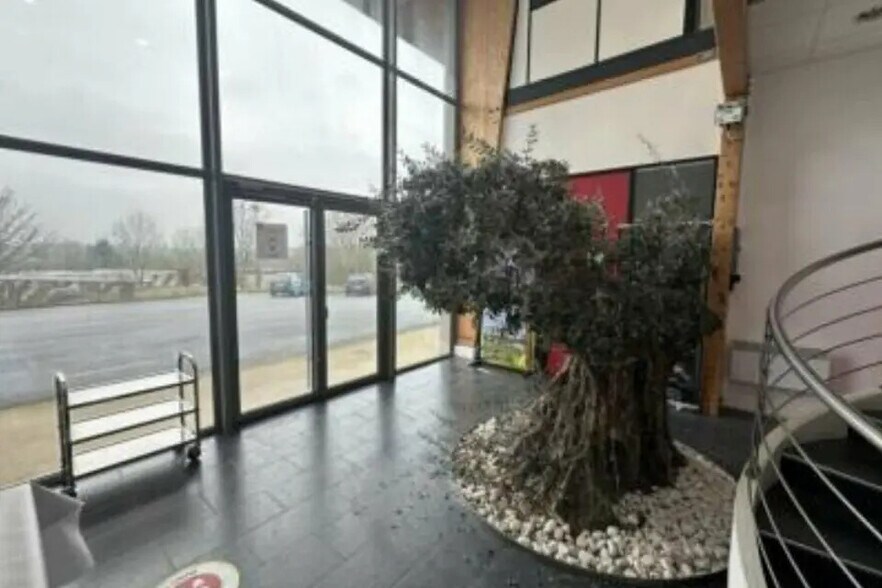 Local d'activités dans BERD'HUIS à vendre - Hall d’entrée – Image 2 sur 6