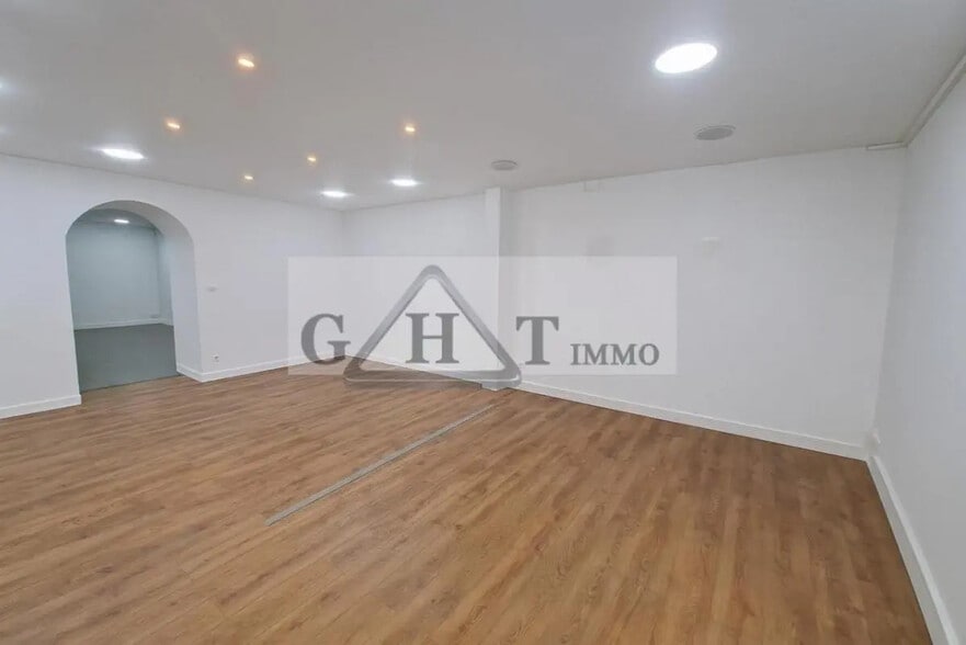 Local commercial dans Saint-Maur-des-Fossés à louer - Photo de l’immeuble – Image 2 sur 12