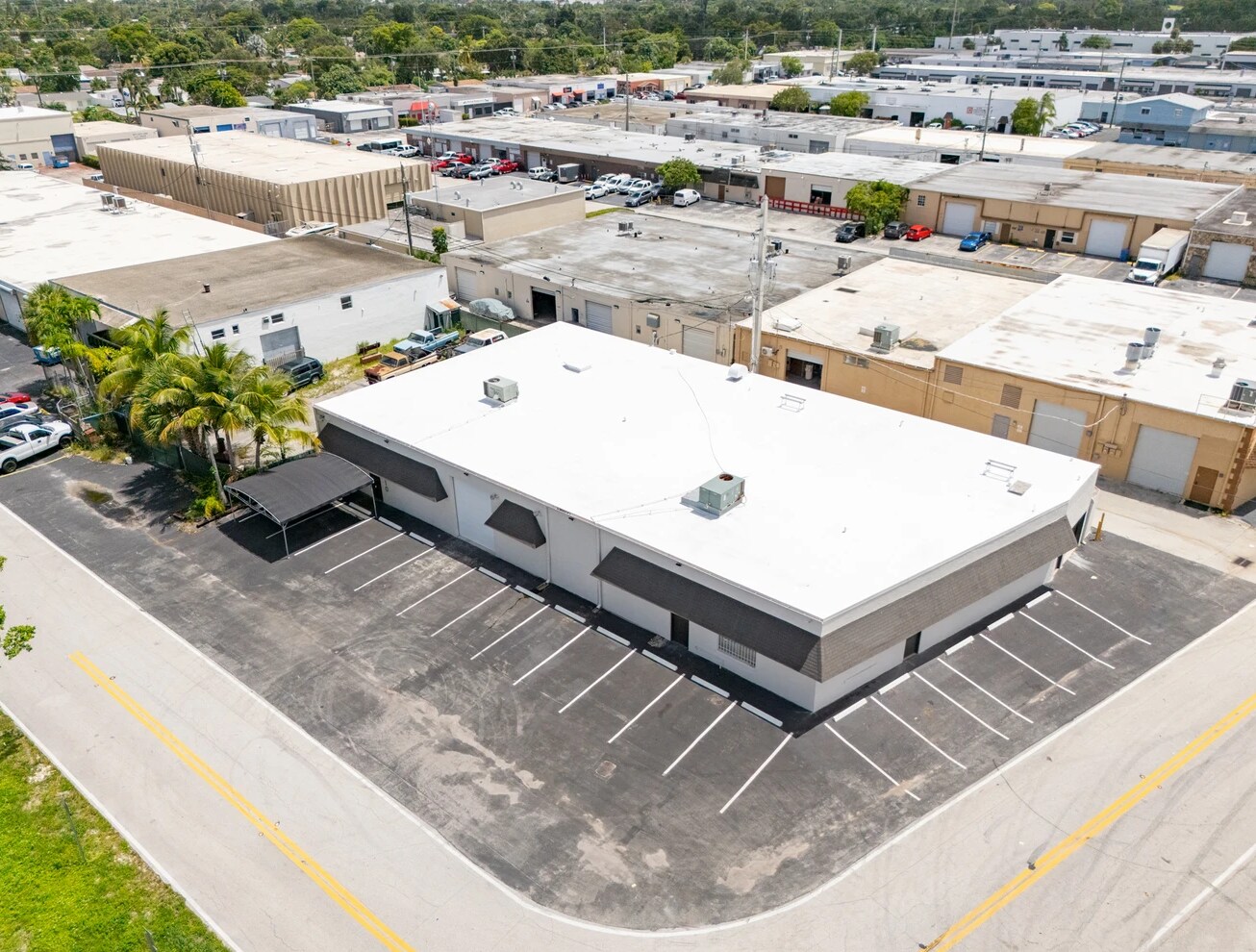 610 NE 29th St, Pompano Beach, FL à louer Photo de l’immeuble– Image 1 sur 48