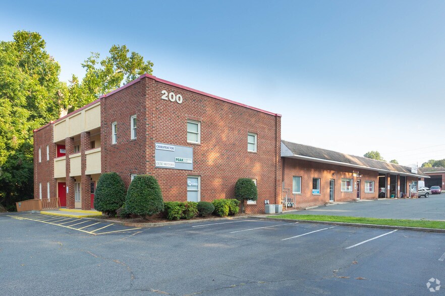 200 Sanford Rd, Pittsboro, NC à louer - Photo de l’immeuble – Image 2 sur 3