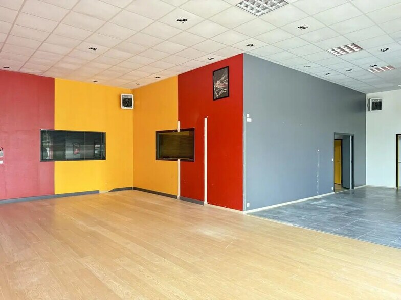 Local commercial dans Theix-Noyalo à louer - Photo de l’immeuble – Image 3 sur 4