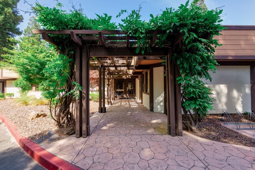 9301 Fircrest Ct, San Ramon, CA à louer - Photo de l’immeuble – Image 2 sur 5