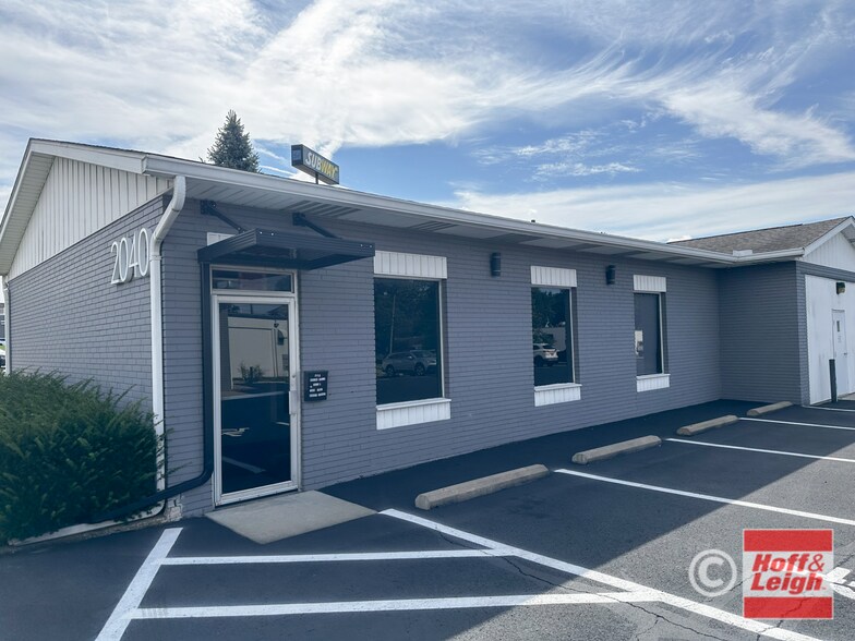 2040 E Market St, Akron, OH à louer - Photo de l’immeuble – Image 1 sur 8