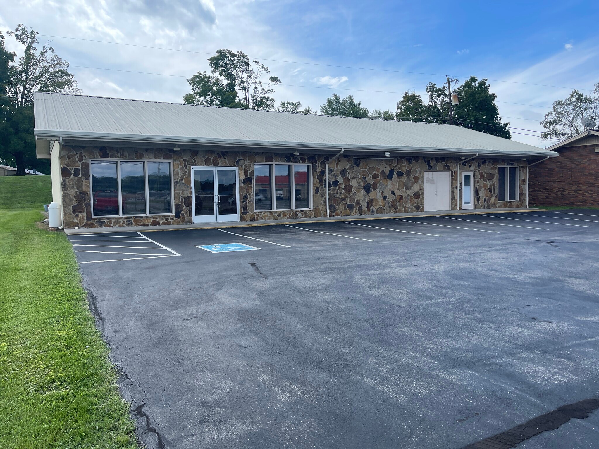 7426 Maynardville Hwy, Knoxville, TN à vendre Photo de l’immeuble– Image 1 sur 21