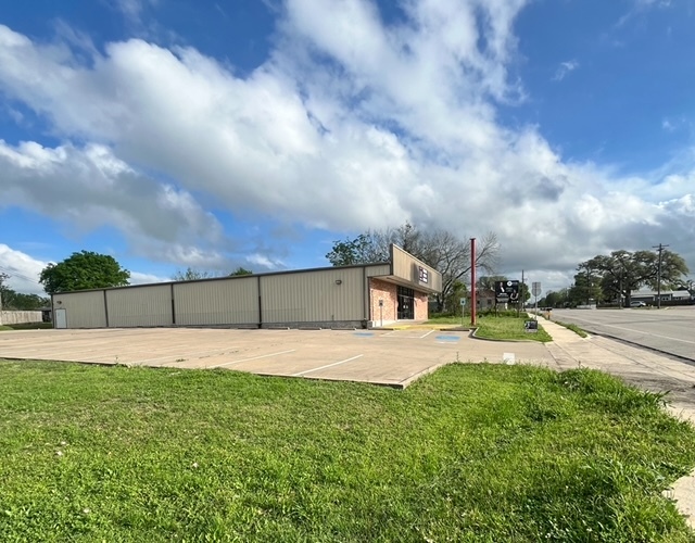 618 N La Grange St, Flatonia, TX à louer Photo de l’immeuble– Image 1 sur 14