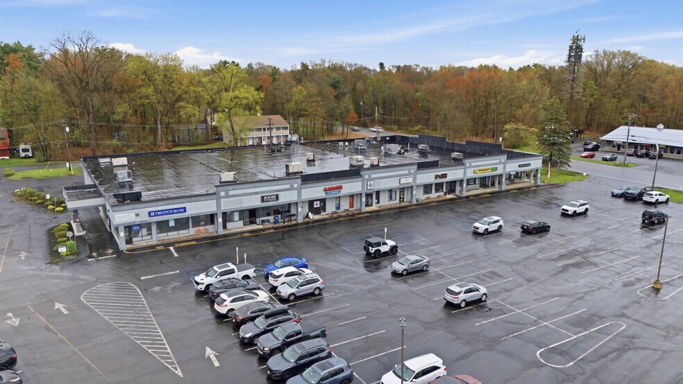 217 Guideboard Rd, Clifton Park, NY à louer - Photo principale – Image 1 sur 4