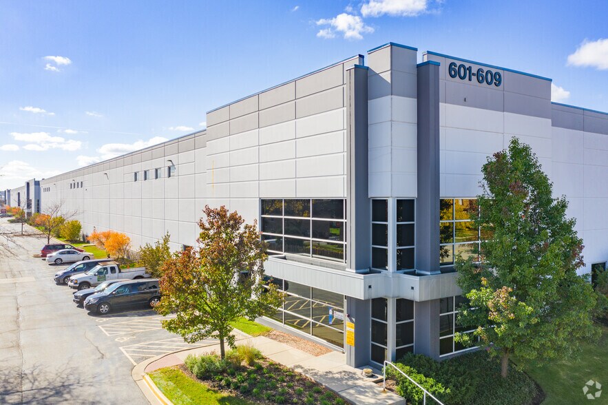 601-609 Dempster St, Mount Prospect, IL à louer - Photo de l’immeuble – Image 2 sur 10