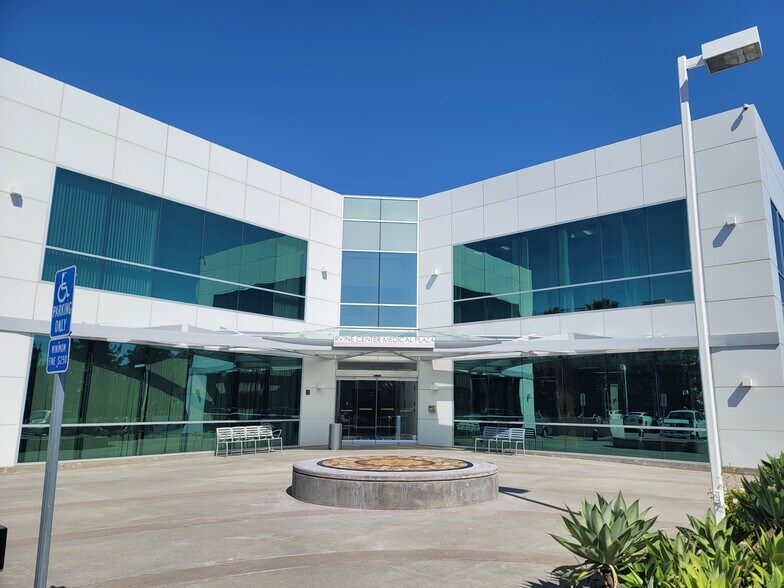 15775 Laguna Canyon Rd, Irvine, CA à louer - Photo de l’immeuble – Image 3 sur 18