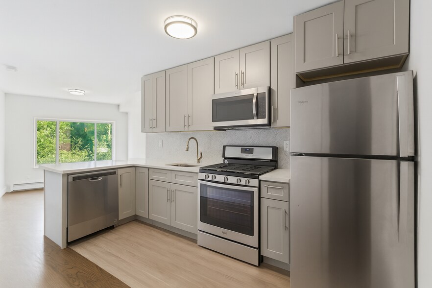 187 Woodpoint Rd, Brooklyn, NY à vendre - Photo de l’immeuble – Image 3 sur 13