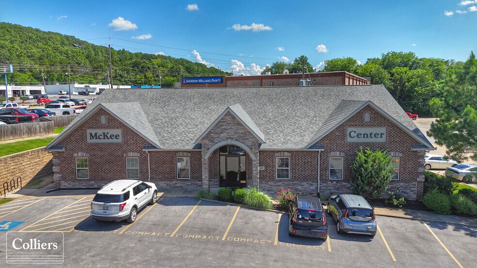 2894 McKee Cir, Fayetteville, AR à vendre - Photo de l’immeuble – Image 1 sur 13