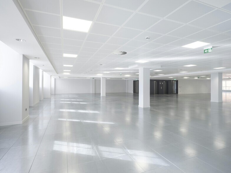 24-25 St. Andrew Sq, Edinburgh à louer - Photo de l’immeuble – Image 1 sur 5