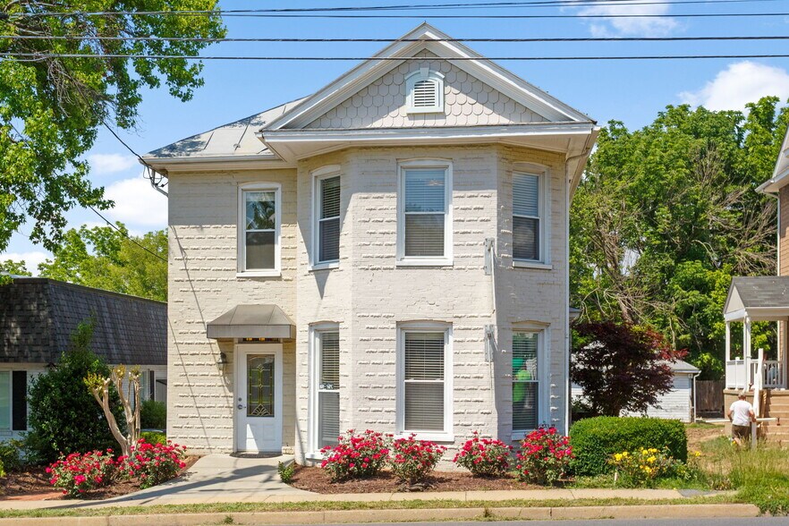 380 E Market St, Harrisonburg, VA à louer - Photo de l’immeuble – Image 3 sur 39