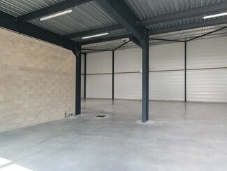 Plus de détails pour Local d'activités à louer