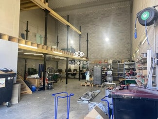 Plus de détails pour Local d'activités à louer