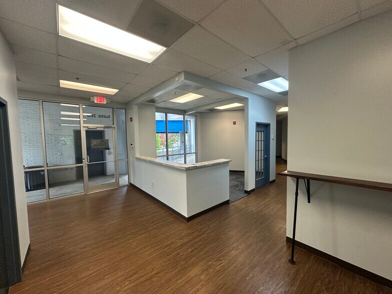 7752-7756 Gateway Ln, Concord, NC à louer - Photo de l’immeuble – Image 2 sur 30