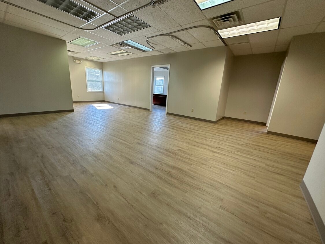 860 NW Washington Blvd, Hamilton, OH 45013 - Lot E - - Photo intérieure - Image 1 of 4