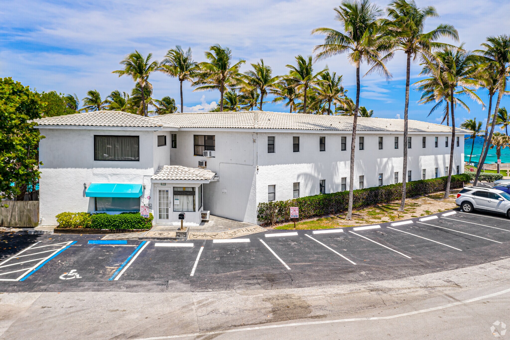 100 NE 20th Ter, Deerfield Beach, FL à vendre Photo principale– Image 1 sur 8