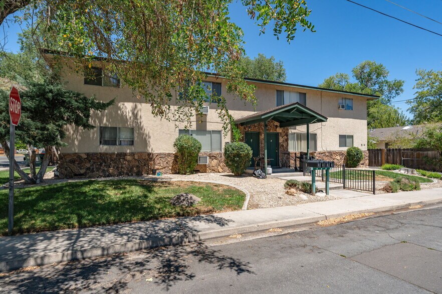 314 W Eighth St, Carson City, NV à vendre - Photo de l’immeuble – Image 1 sur 12