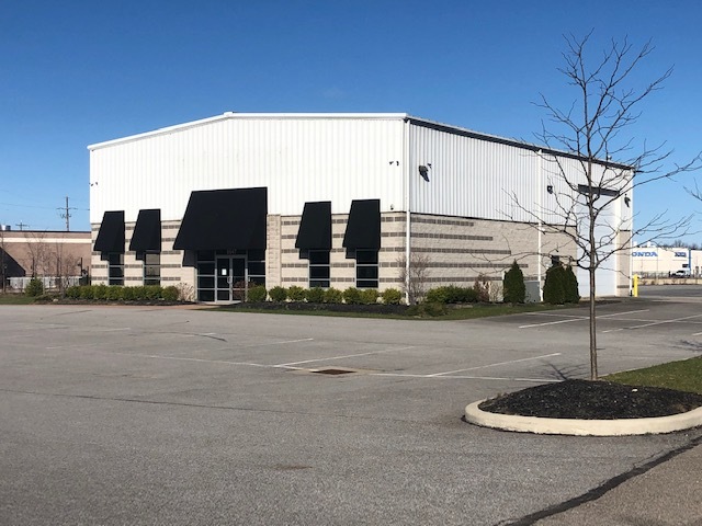 8647 Tyler Blvd, Mentor, OH à louer - Photo de l’immeuble – Image 1 sur 9