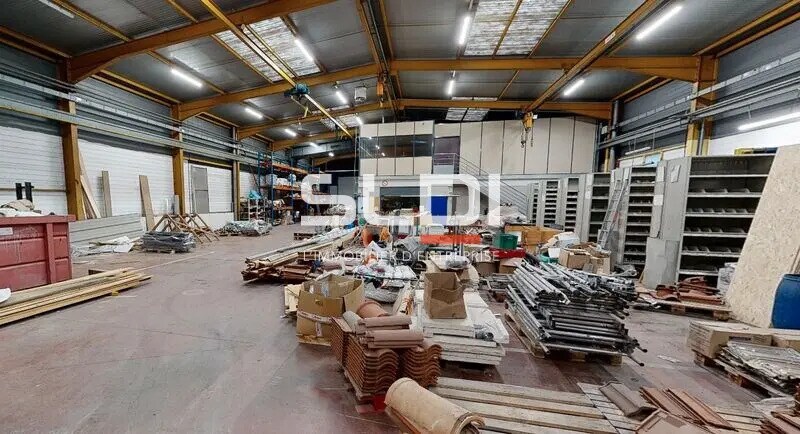 Local d’activités dans Vénissieux à louer - Photo de l’immeuble – Image 2 sur 7