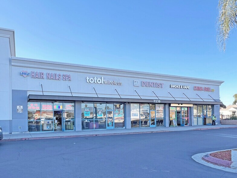 7221-7239 Van Nuys Blvd, Van Nuys, CA à louer - Photo de l’immeuble – Image 2 sur 12