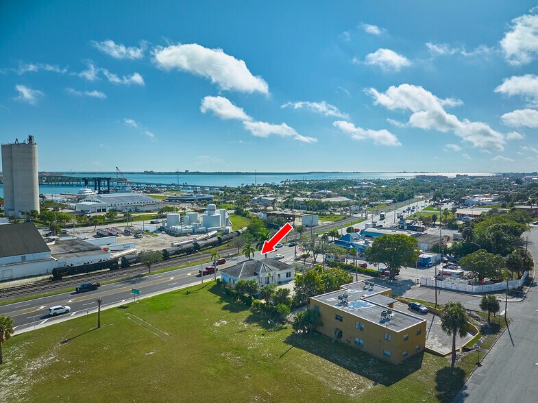 1001 N US Highway 1, Fort Pierce, FL à vendre - Photo de l’immeuble – Image 1 sur 16