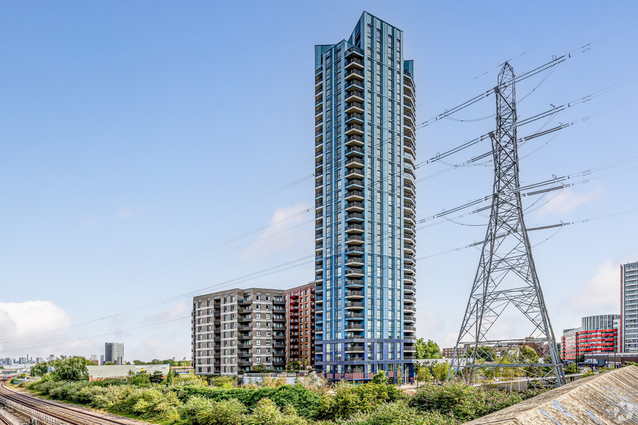 300 Manor Rd, Londres à louer Photo principale– Image 1 sur 6