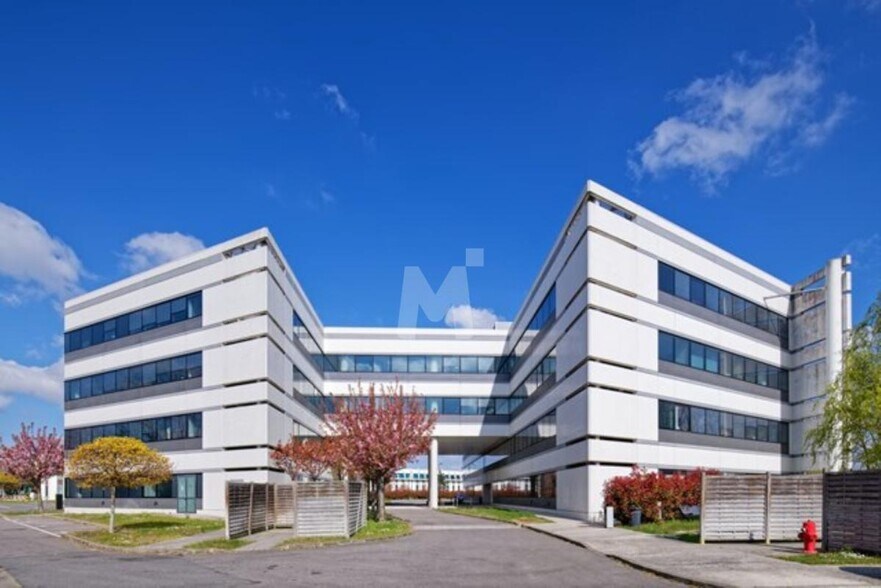 Bureau dans Evry Courcouronnes à louer - Photo de l’immeuble – Image 1 sur 11