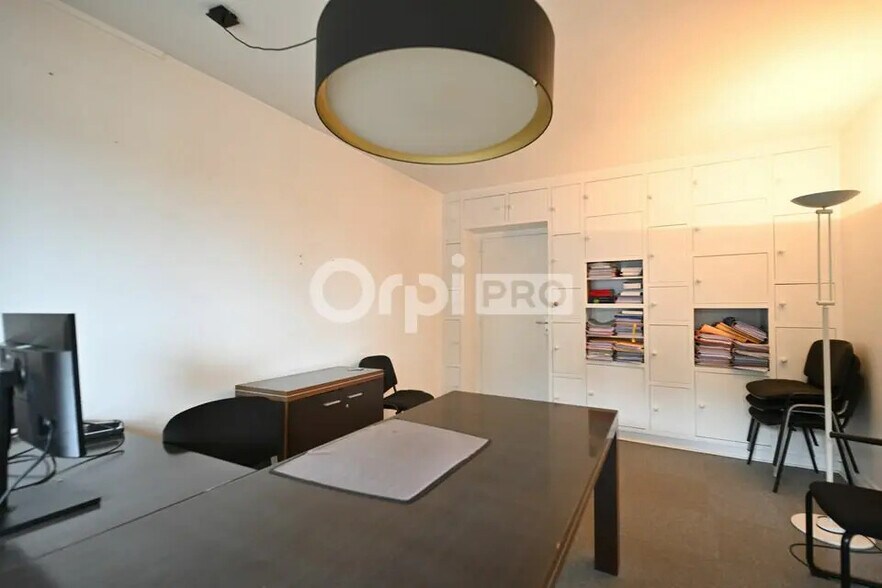 Bureau dans Vénissieux à louer - Photo de l’immeuble – Image 2 sur 9