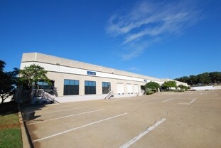 1001 N Union Bower Rd, Irving, TX à louer - Photo de l’immeuble – Image 3 sur 7