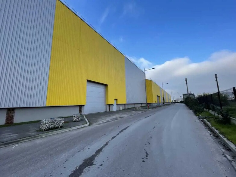 Industriel/Logistique dans Rouen à louer - Photo de l’immeuble – Image 1 sur 4