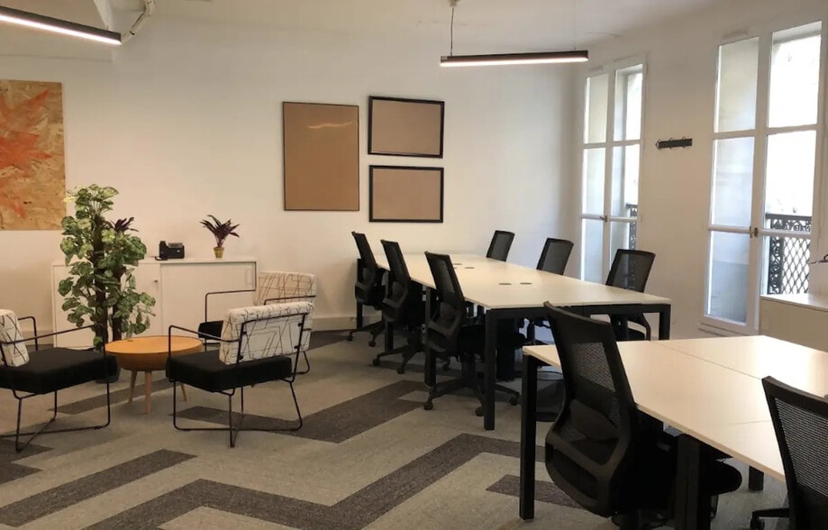 18 Rue D'Hauteville, Paris à louer - Photo de l’immeuble – Image 1 sur 3